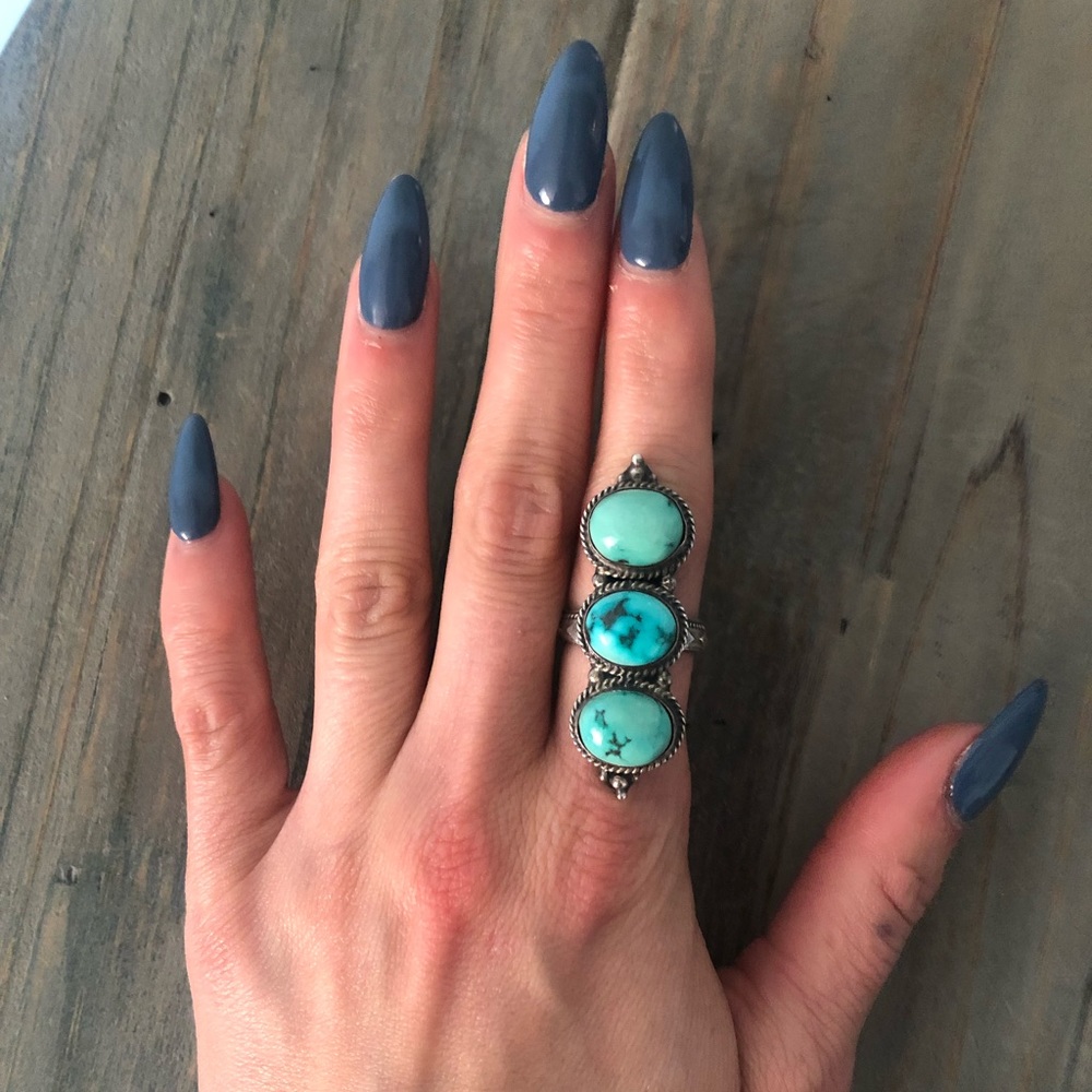 Ladies sterling silver and turquoise ring